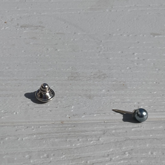 Faux pearl gray tie tac silvertone setting - Picture 3 of 6